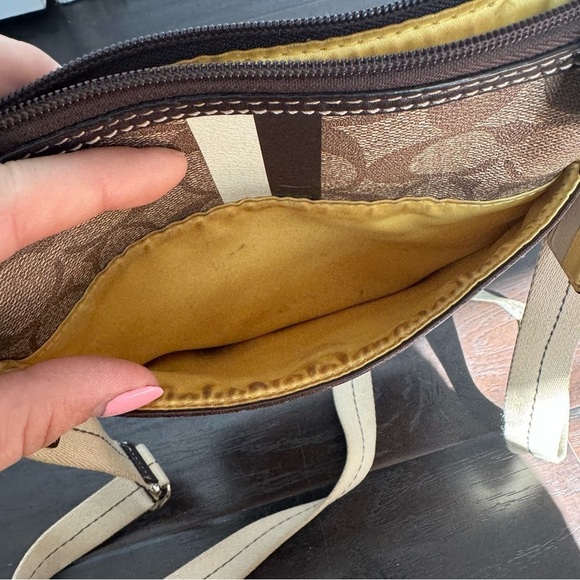 Coach crossbody  monogram bag - Picture 6 of 10